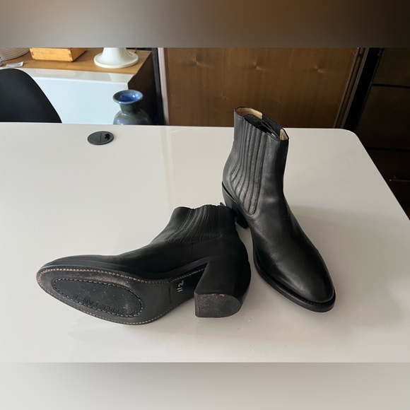 Gorgeous FREE LANCE Paris Chelsea boots size 8 - retail $1299 as new - Picture 4 of 16